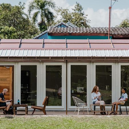 The Yard Hostel Chiang Mai Buitenkant foto